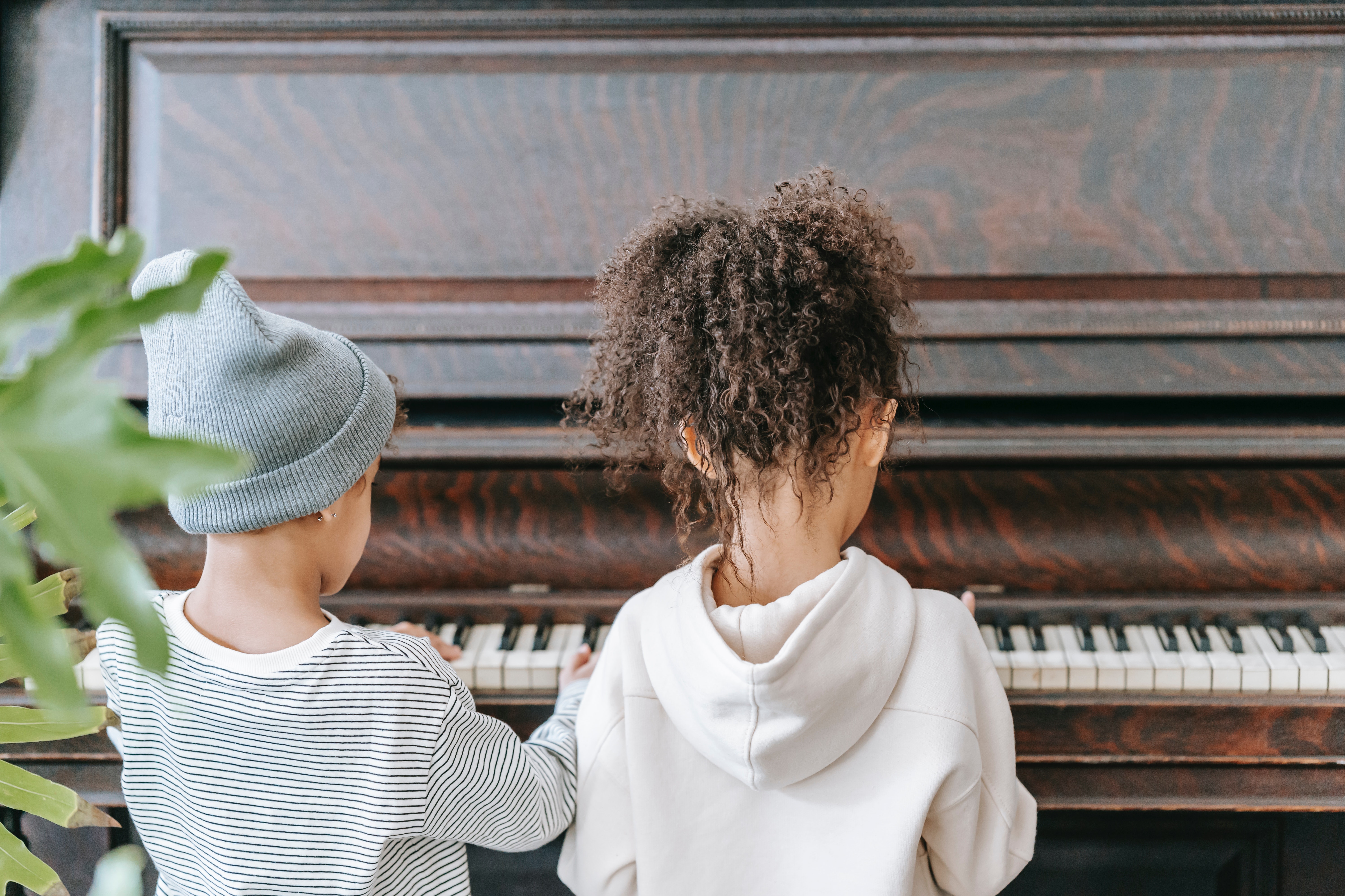 bambini con pianoforte